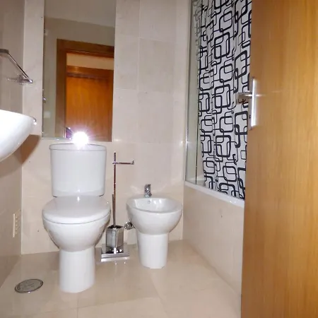 Spacious With Balcony 아파트 *