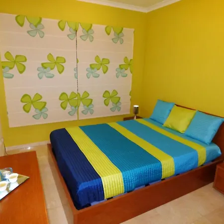 Spacious With Balcony דירה *